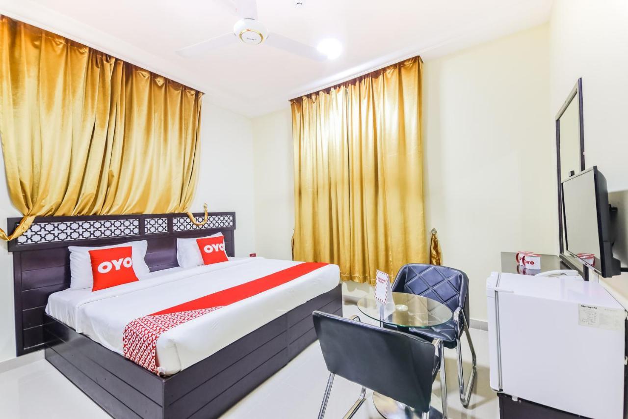 Ras Al Hadd Waves Hotel Bagian luar foto